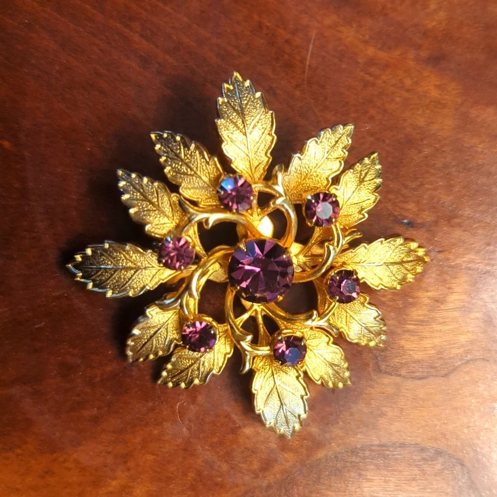 Vintage Goldtone Leaf Brooch Pin Purple Amythest Rhinestones 2